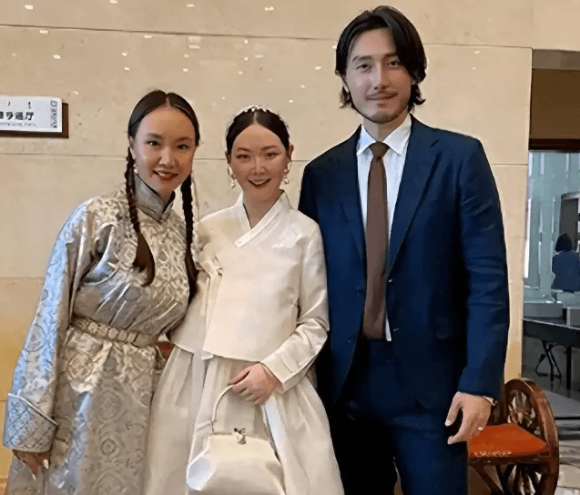 乌日娜与英格玛在音乐会现场的温馨场景