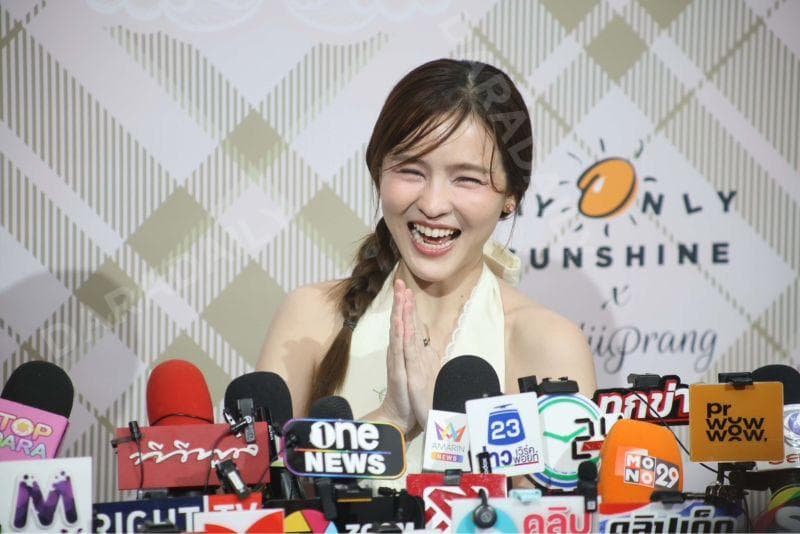 Аом Сучар准备的100万泰铢现金礼金