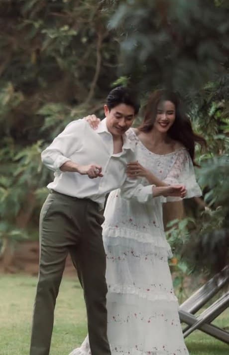 Boy与Jeab亲密合照