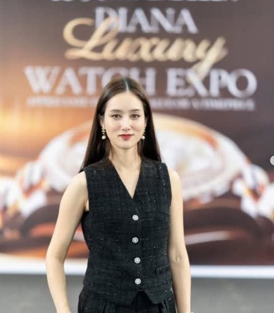 Dayana商场团队夜间工作的照片