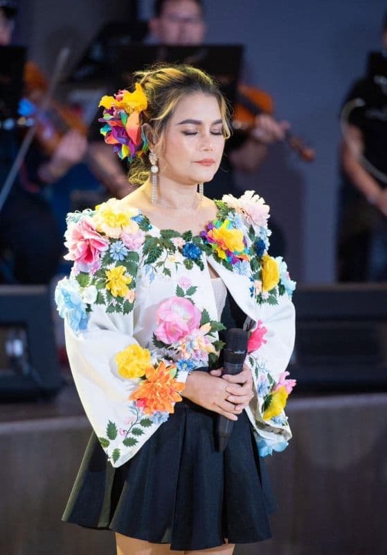 查农获支持的社交媒体互动图片