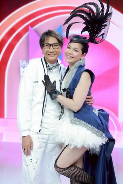 两人谈及过往事业分道扬镳的对话画面