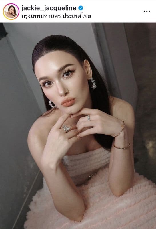 Jackie Chachalinee提及Por Arnonphol道歉内容的采访画面