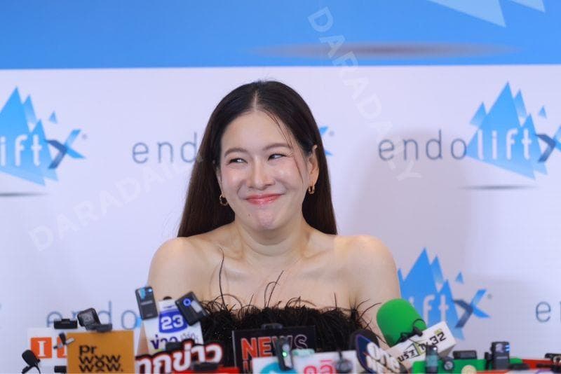 黛安娜讲述借钱经历的画面