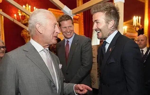 贝克汉姆授勋仪式后发表感言的场景