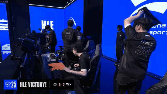 英雄联盟S15全球总决赛瑞士轮HLE vs CFO比赛精彩瞬间图片