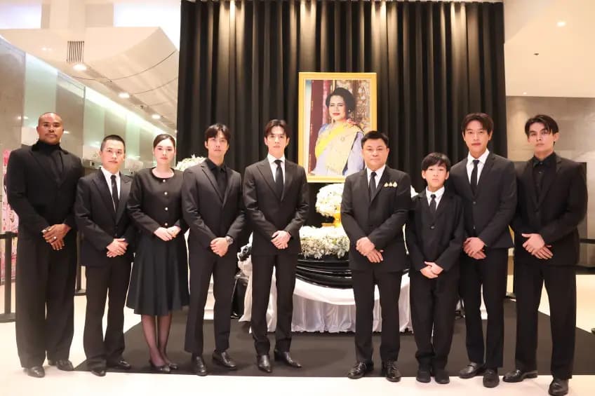 One 31频道在诗丽吉王后陛下(摄政王太后,第九世王朝王祖母)画像前共同致哀