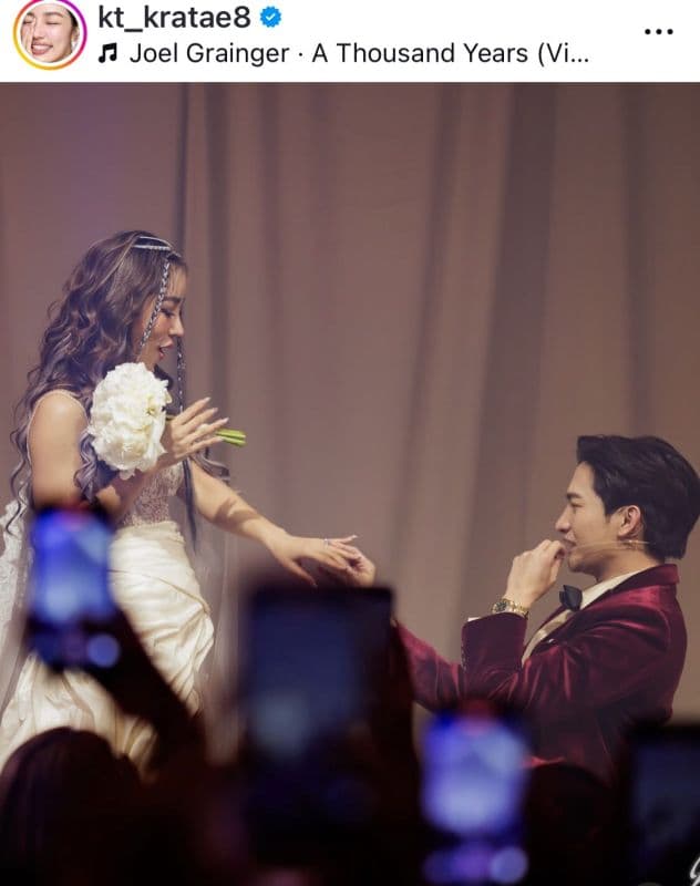 Kratte谈论婚礼计划的画面