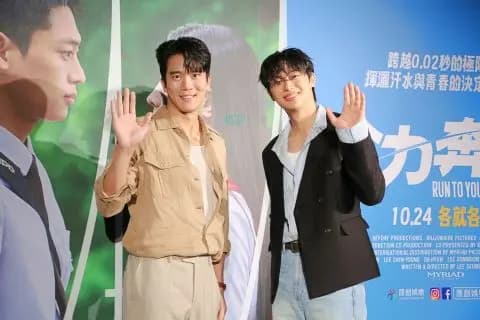 河锡辰在发布会上分享机场交通囧事