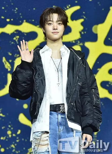 &TEAM成员EJ说唱表演