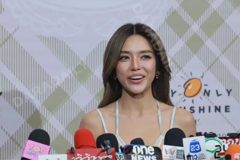 Prang澄清歌曲《Khang Ka》是关于原生家庭而非旧爱