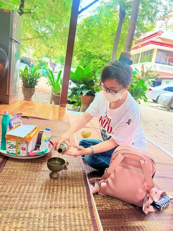 塔伊赛塔恩缅怀西达妈妈与欧夫的合影