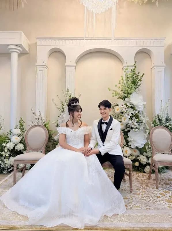 恭喜“Pree”与年轻粉丝喜结连理