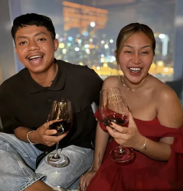 "杰克·帕波的妻子"不站队:丈夫在日本发布不当内容后