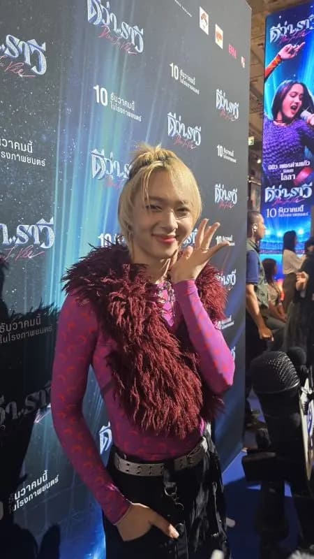 “นุนิว ชวรินทร์” 开启新世界!从电影《ดีว่า...ราวี》剧组领悟成长需直面他人