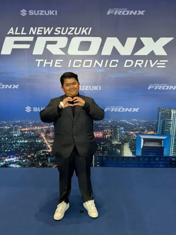 Kootee拥抱女儿Nine,感叹看着女儿长大是最大的幸福