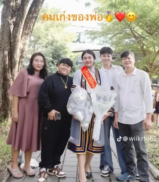 “Kootee”发文庆祝女儿的成功