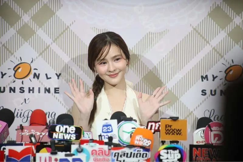 Aom Sushar笑称若男友突然求婚可能不敢拒绝