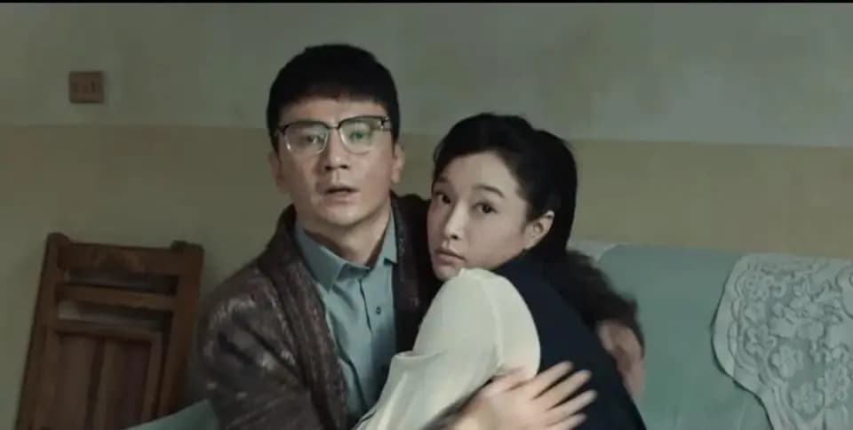 盛雪竹在医院握住昏迷的俞乐山的手,许下迟到的承诺