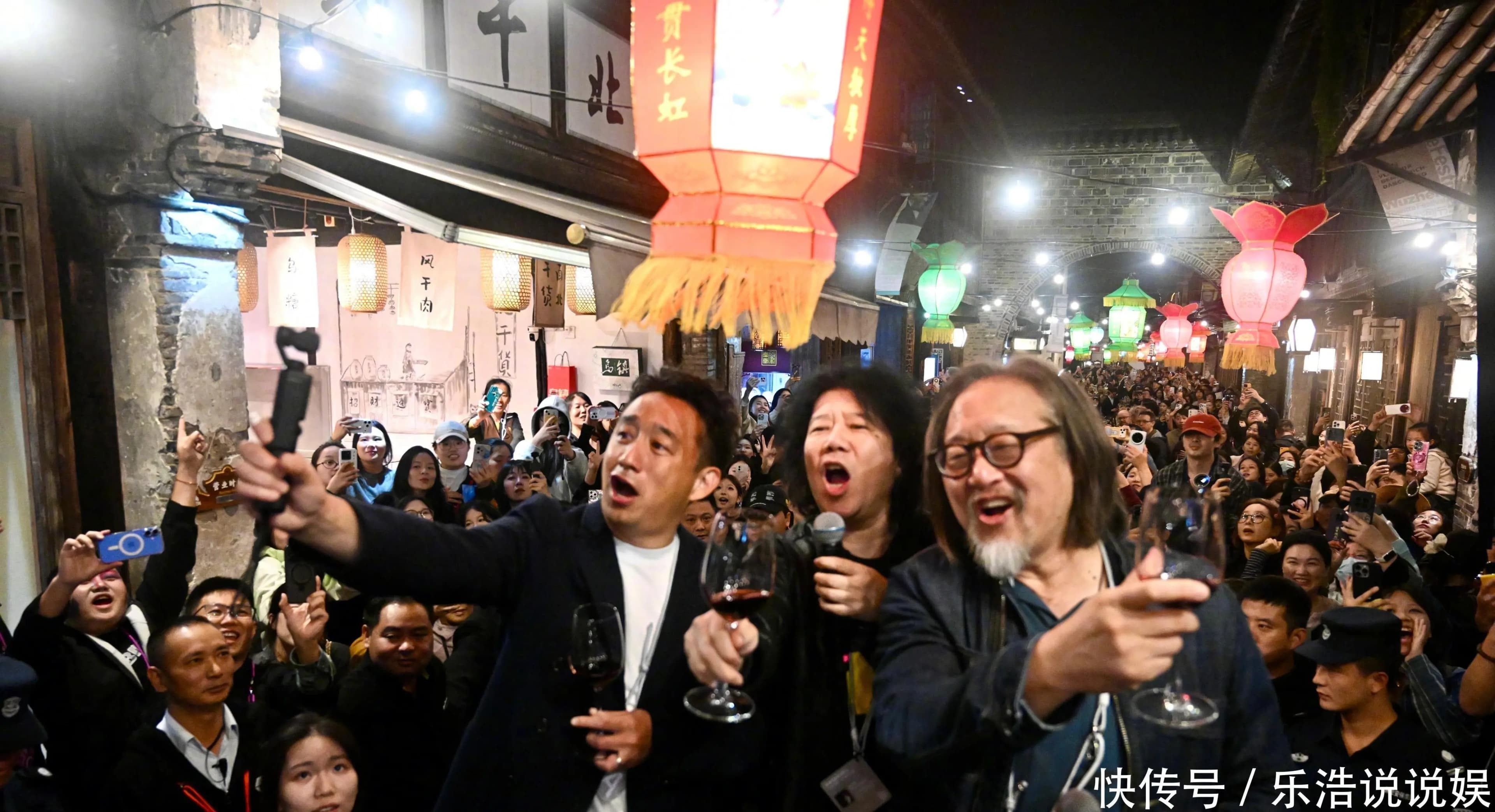 乌镇明星饭局:一顿饭N个名场面,年轻人敬酒向上社交,全是人精