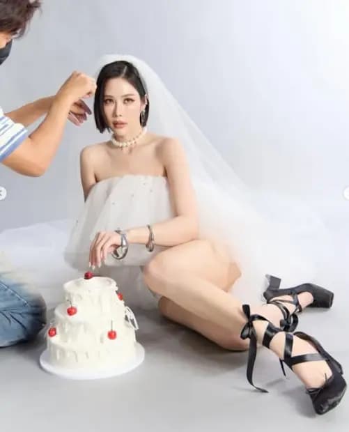 Ben Raviyanun感谢造型师团队并展示妆容