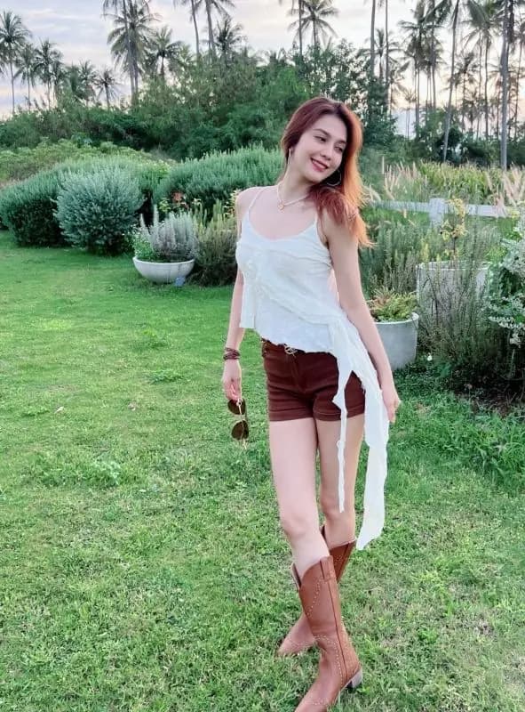 Punch Worakarn度假期间的可爱抓拍