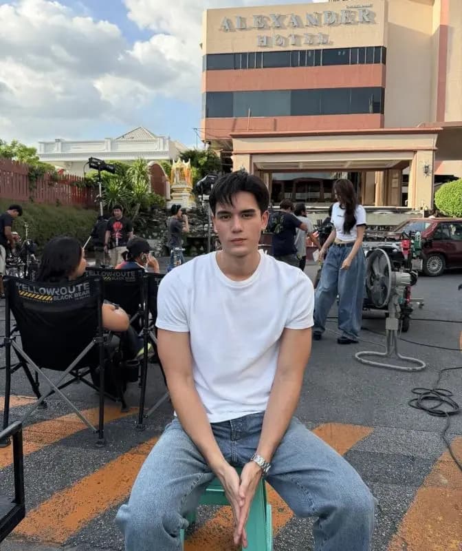 泰森·米伦眼神坚定,表达对未来的期待