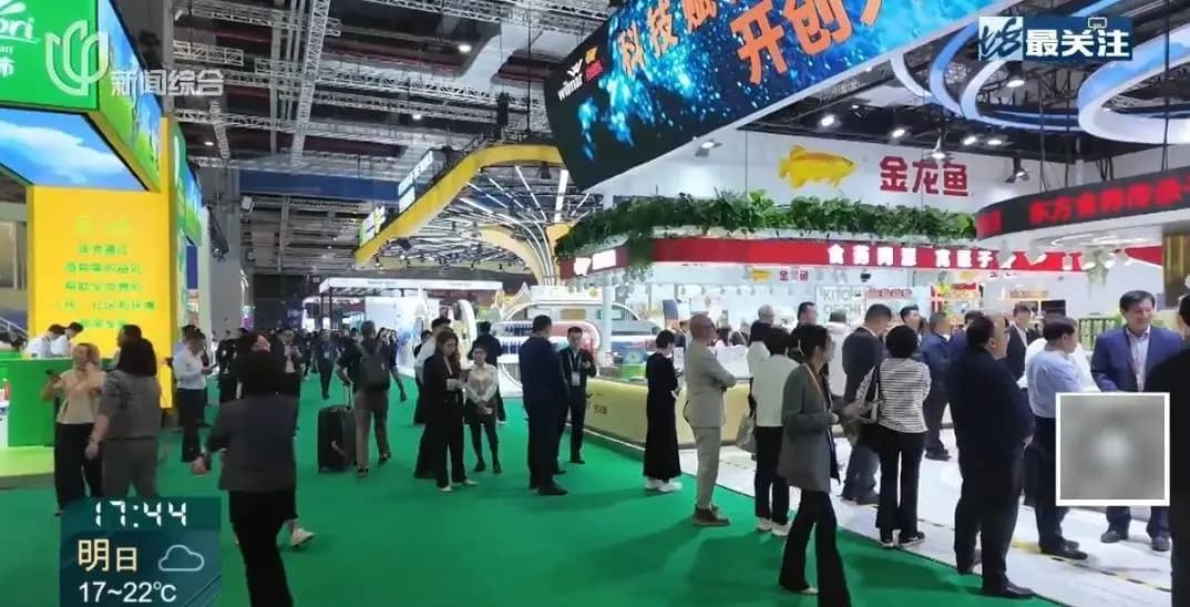 进博会现场各国展品琳琅满目