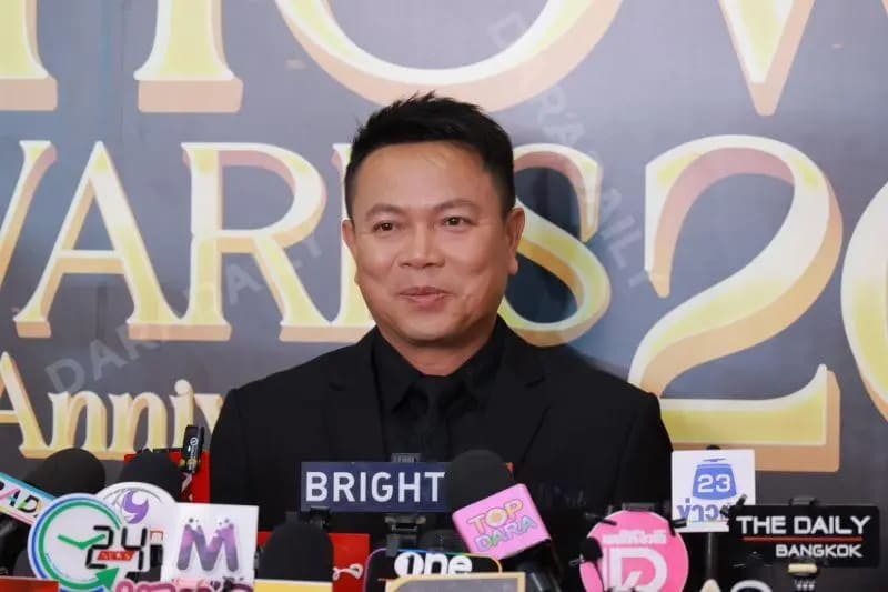 泰国歌手蒙肯·盖恩坤近照