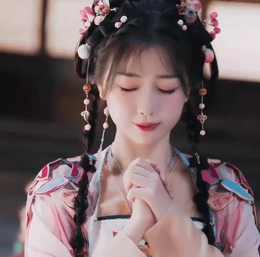 虞书欣古装簪花造型甜美引发网友热议