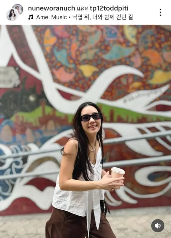 努恩配文玩梗回应感情现状,晒出与丈夫的甜蜜旅行照