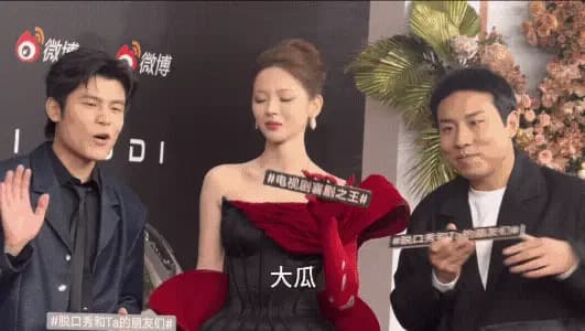 宣萱与倪虹洁后台激动拥抱