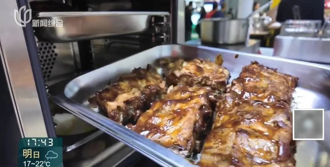 刚出锅的试吃美食色泽诱人,香气扑鼻