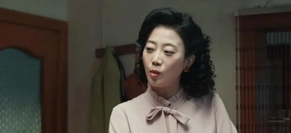 盛雪竹撞破王潇丑事后冷静提出离婚,将婚戒放在茶几上