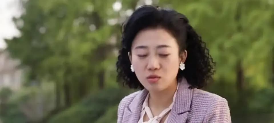 乔正君因贪腐入狱时依然别着坏钢笔,展现其虚荣的一面