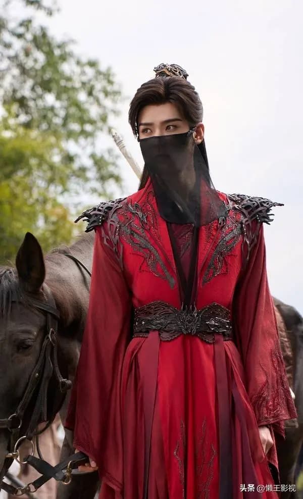 张彬彬在余生有涯中饰演深情丈夫秦南