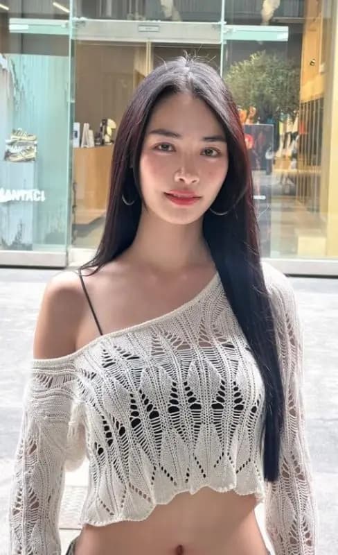 Min Ratchanawi秀出紧致无赘肉的好身材,惊艳全网