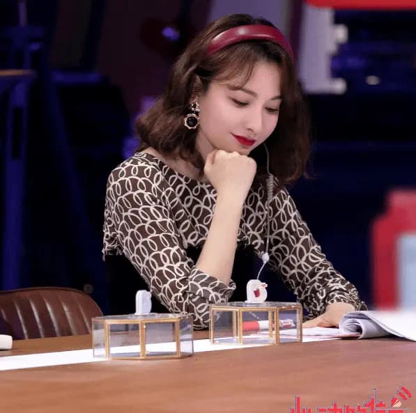 梁田主持节目照片