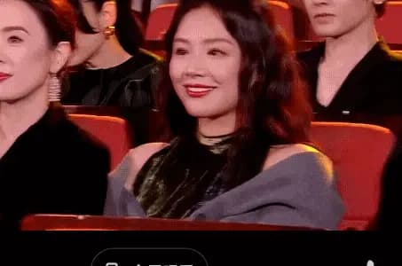 镜头捕捉欧豪马思纯同框画面