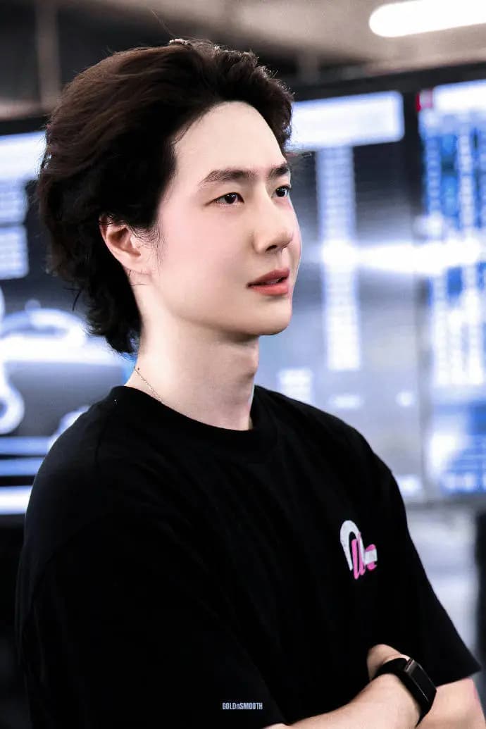 王一博纪录片及商务合作去乐华化现象