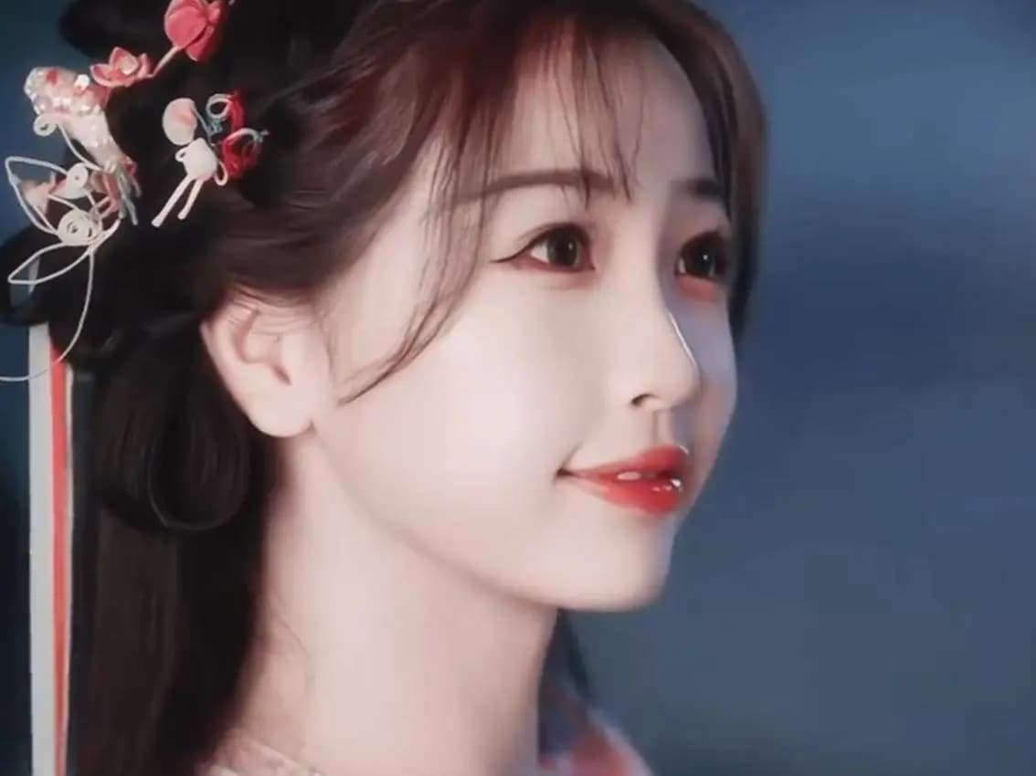 虞书欣融入古代情境的眼神与微笑