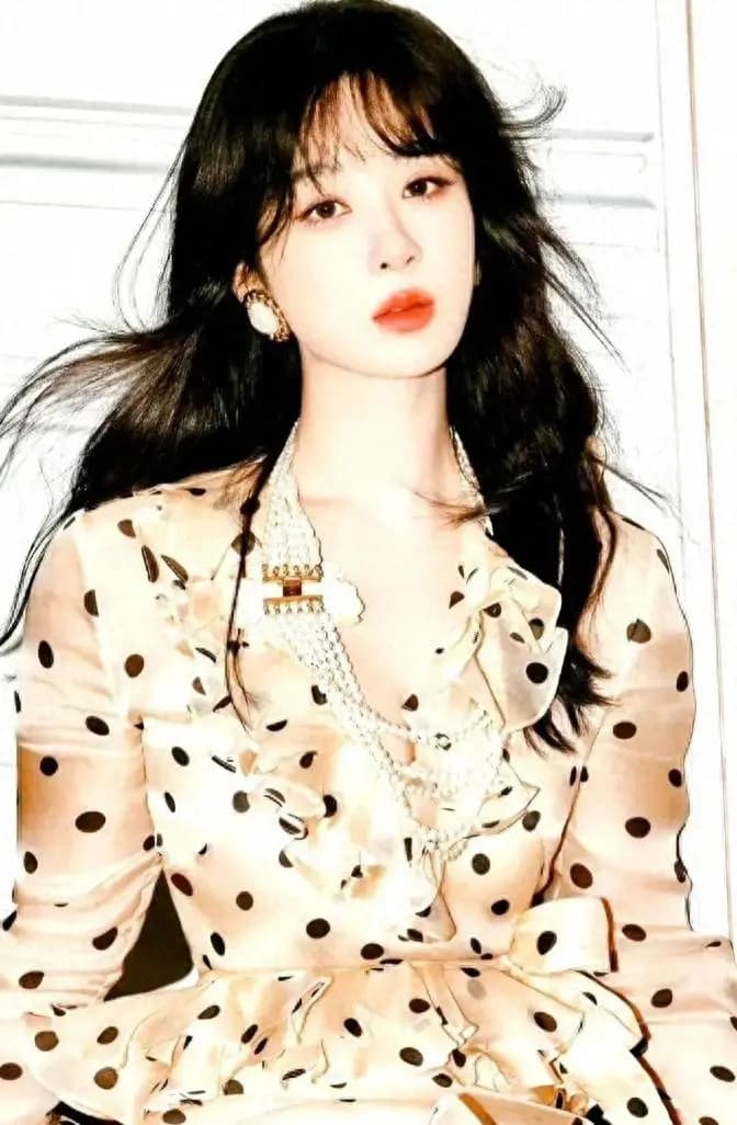 王俊凯在749局中的精彩表现与张韶涵演唱会现场