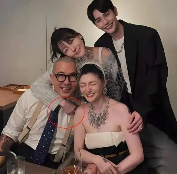 小S矫正牙齿后变美与大S塑造美容大王形象的对比