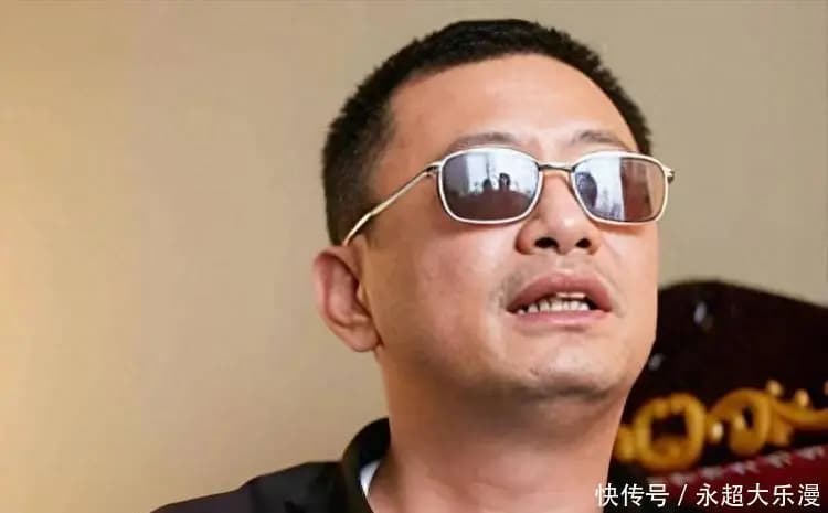 越扒越有!开女星黄腔、逼疯演员、好友回踩,王家卫彻底“瞎”了