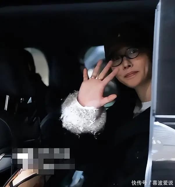 白百何与大儿子元宝温馨互动