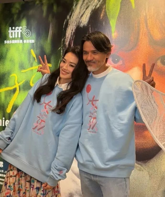舒淇与冯德伦在《女孩》首映礼上甜蜜合体宣传