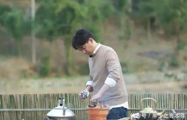 原创
孙红雷的话没说错!53岁黄磊身体真出问题?担心他的不止是何炅