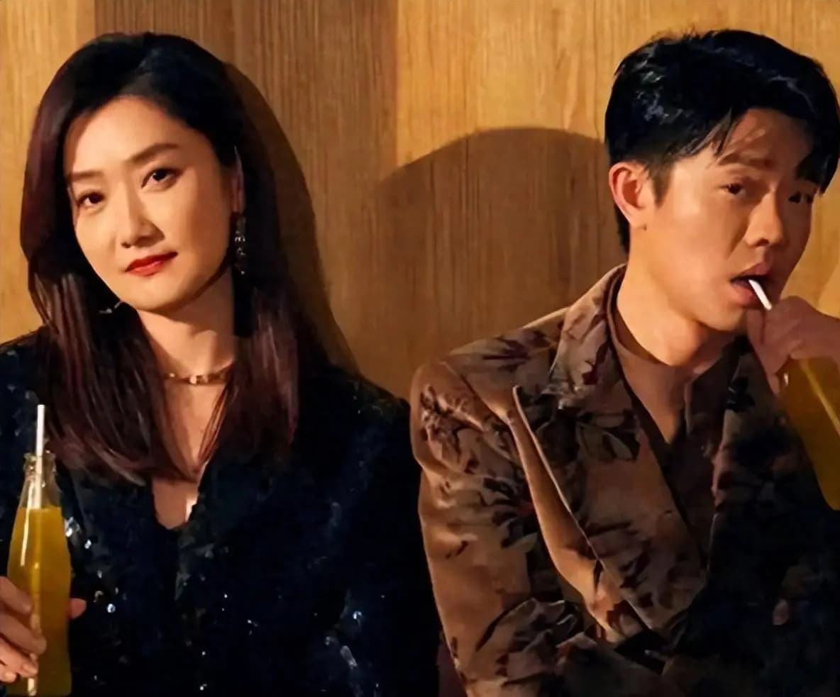 一个愿打一个愿挨,看45岁“销声匿迹”的玲花,终为曾毅的行为买单