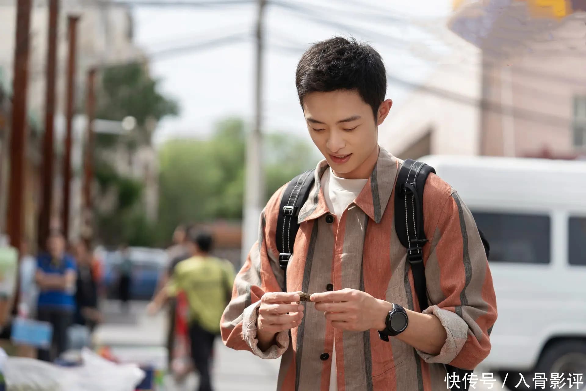 电视剧红石榴餐厅男女主角海报