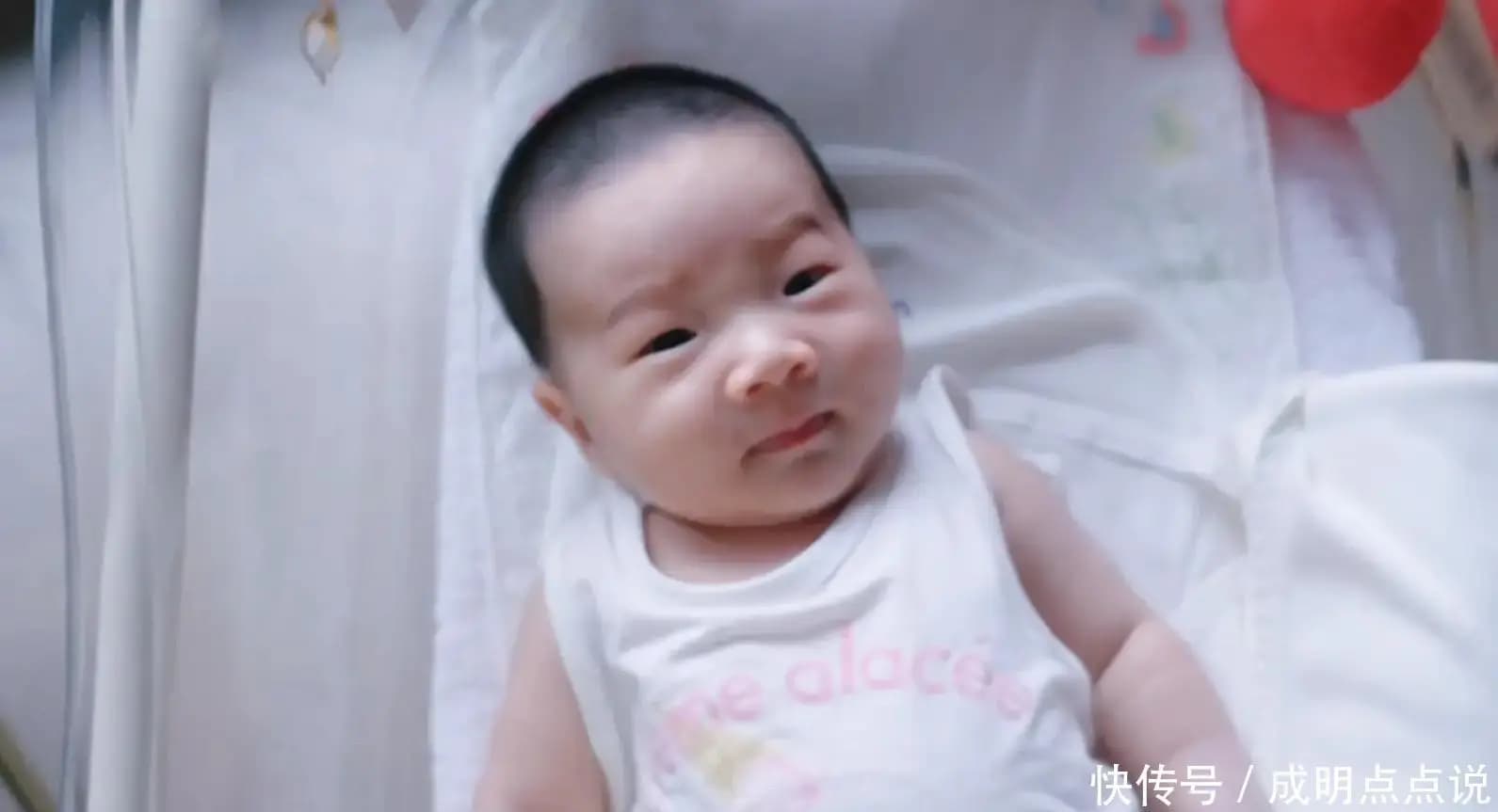 乔杉一家五口生活幸福姐姐们围在弟弟身边